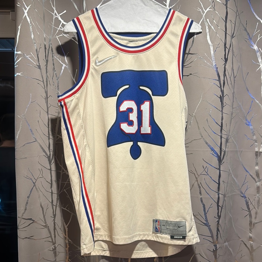Nike Cream and Blue Basketball Jersey
